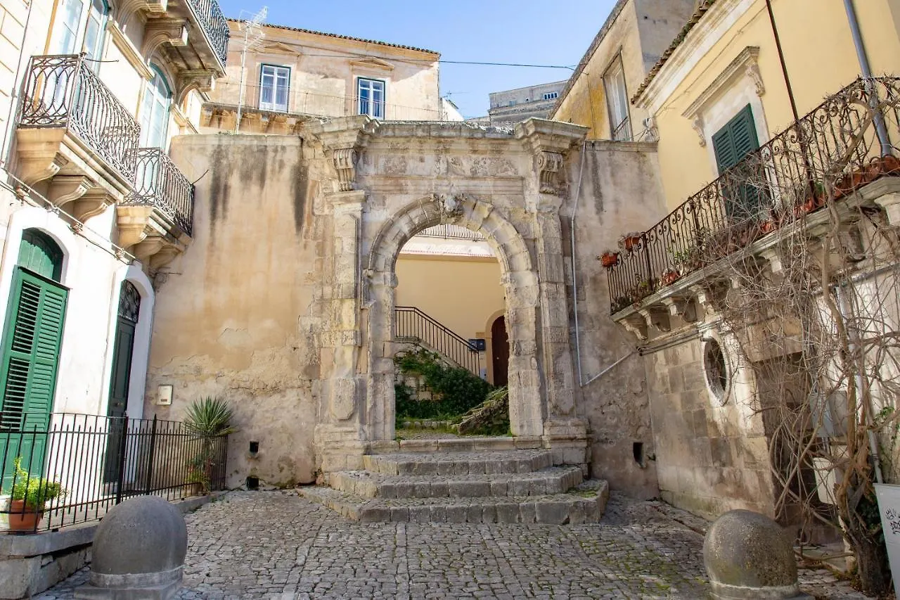Konukevi Holiday Rooms Portale Pirrera Modica
