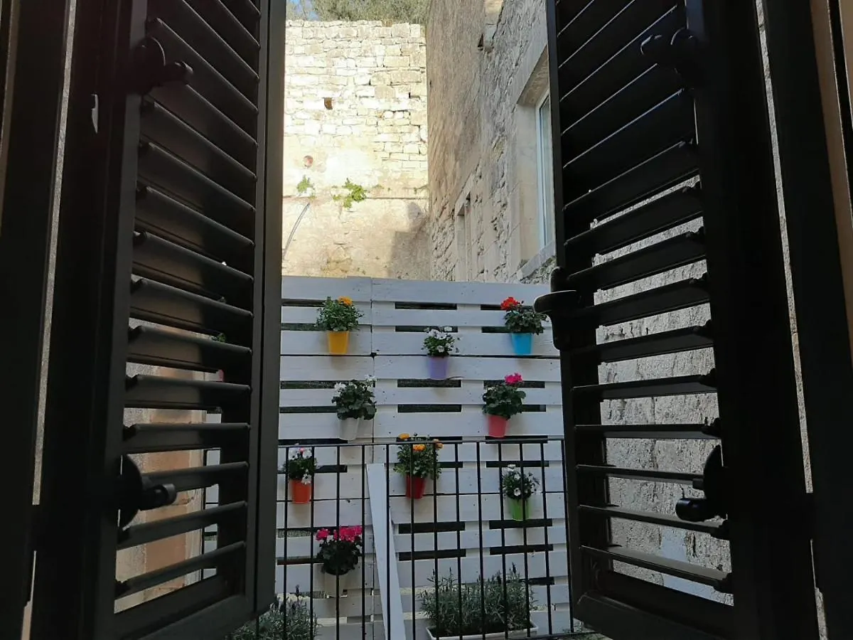 Holiday Rooms Portale Pirrera Modica İtalya