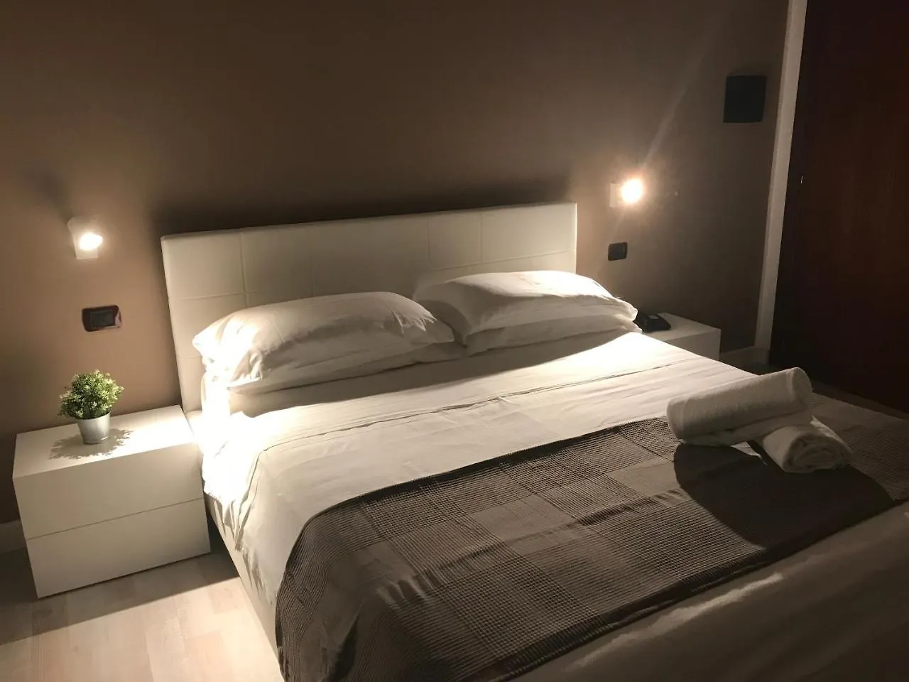 Holiday Rooms Portale Pirrera Modica Guest house