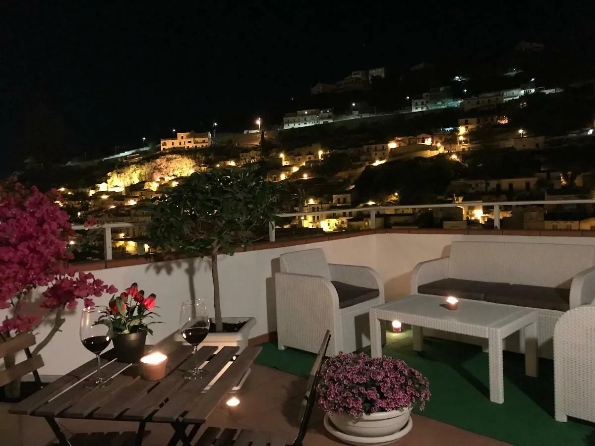 Holiday Rooms Portale Pirrera location