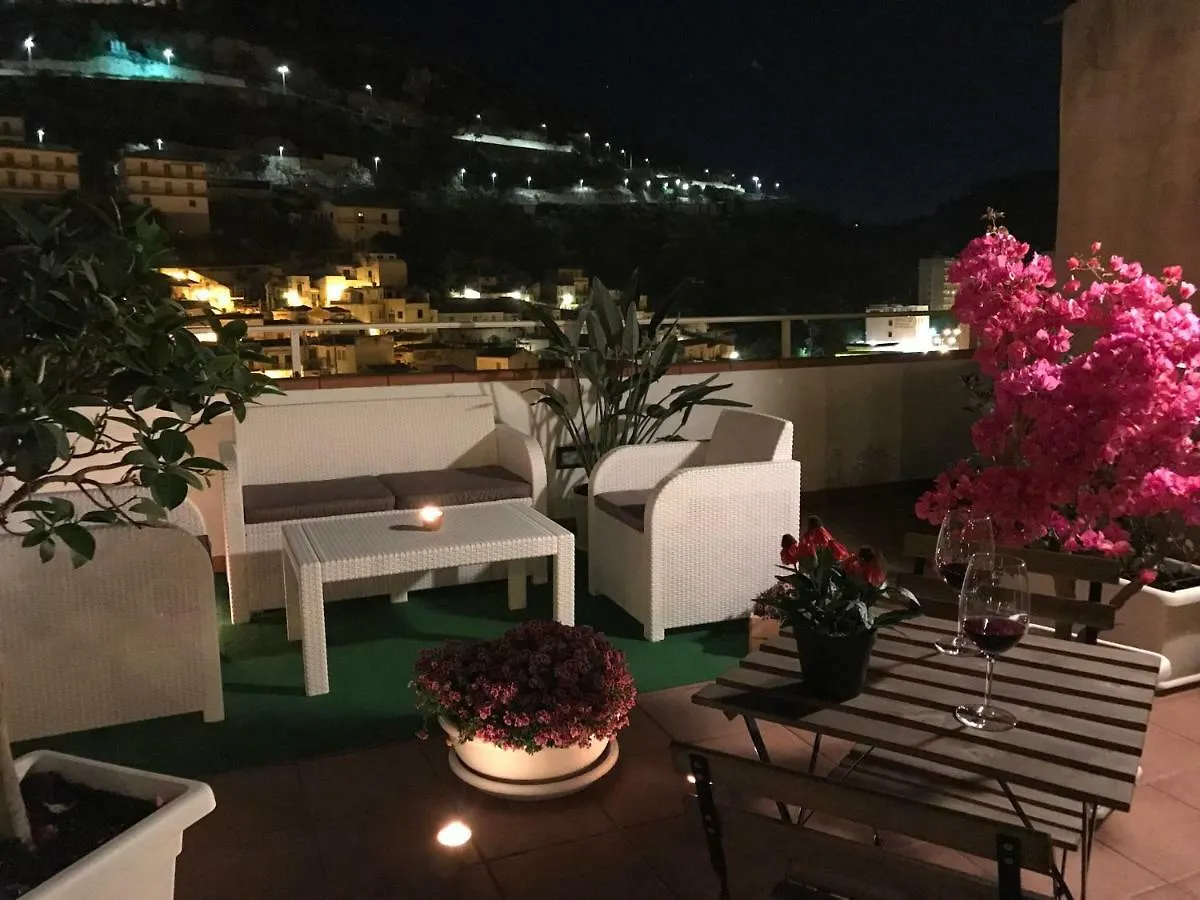 Holiday Rooms Portale Pirrera Modica 2*,  Italy